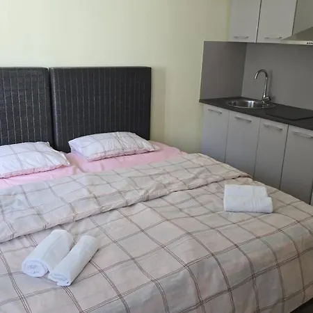 Bed & Breakfast Mir And *